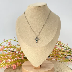 Collar silueta cruz