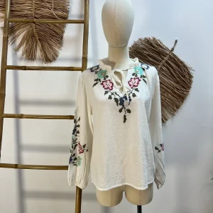 Blusa bordada flores