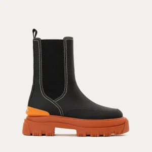 BOTA CHELSEA ENGOMADA NEGRO
