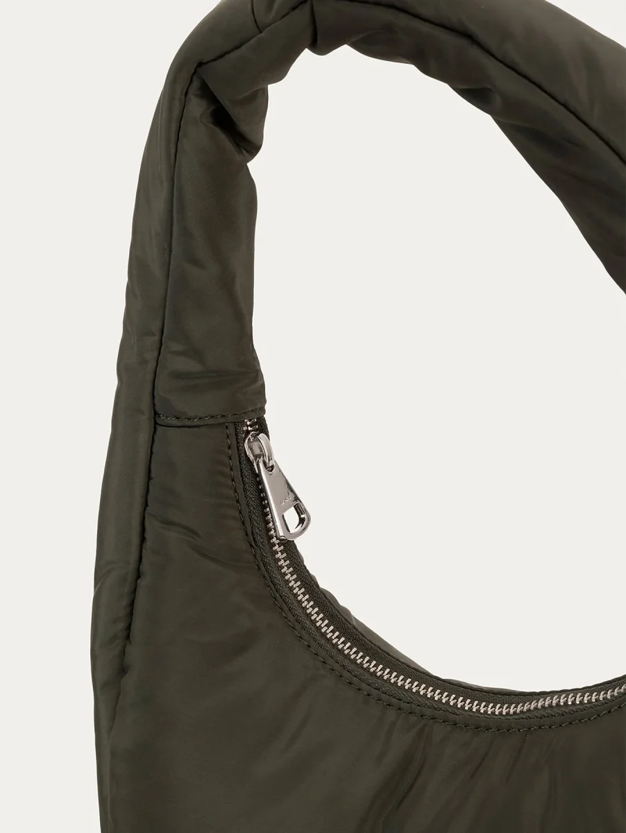 BOLSO LOGAN NYLON VERDE OSCURO - Imagen 4