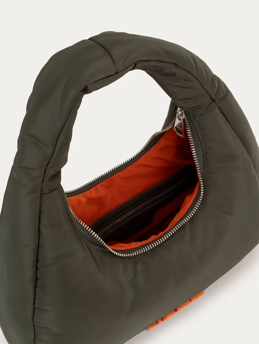 BOLSO LOGAN NYLON VERDE OSCURO - Imagen 6