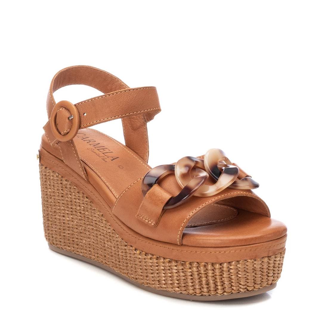 Sandalia Camel Carmela 16072401 - Imagen 3