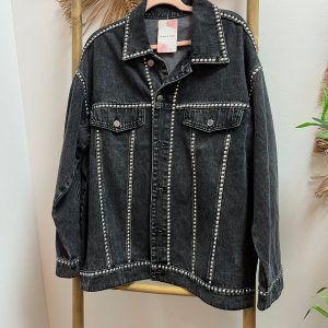 Chaqueta de tachuelas