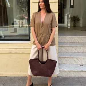 Chaqueta hombrera botones camel