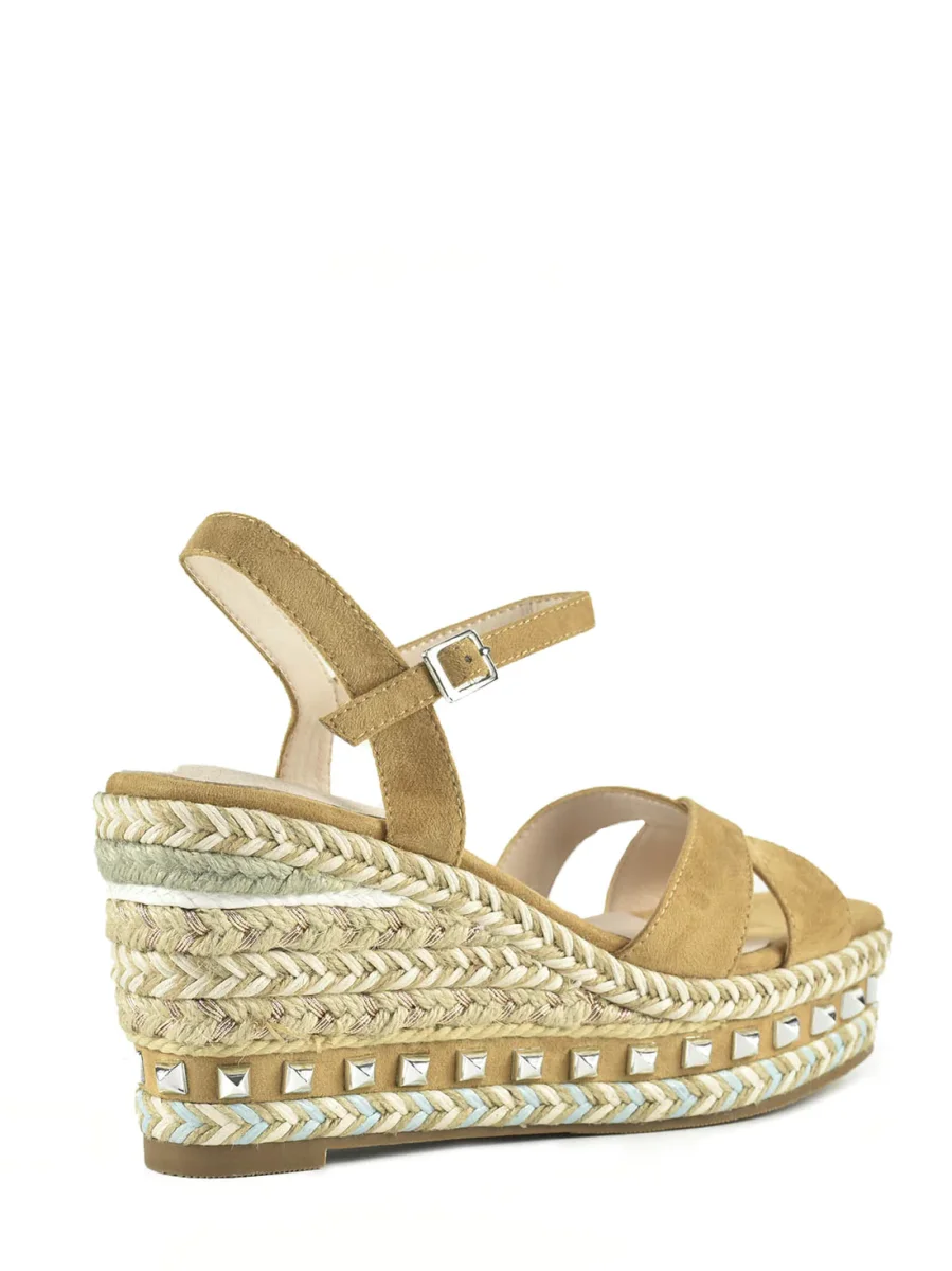 Sandalia Camel Tachas Azarey - Imagen 5
