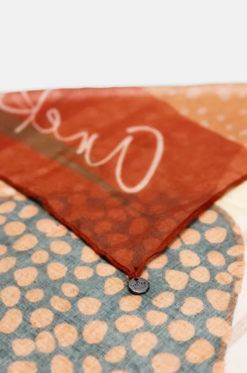 Pañuelo estampado corazón Anekke - Imagen 4