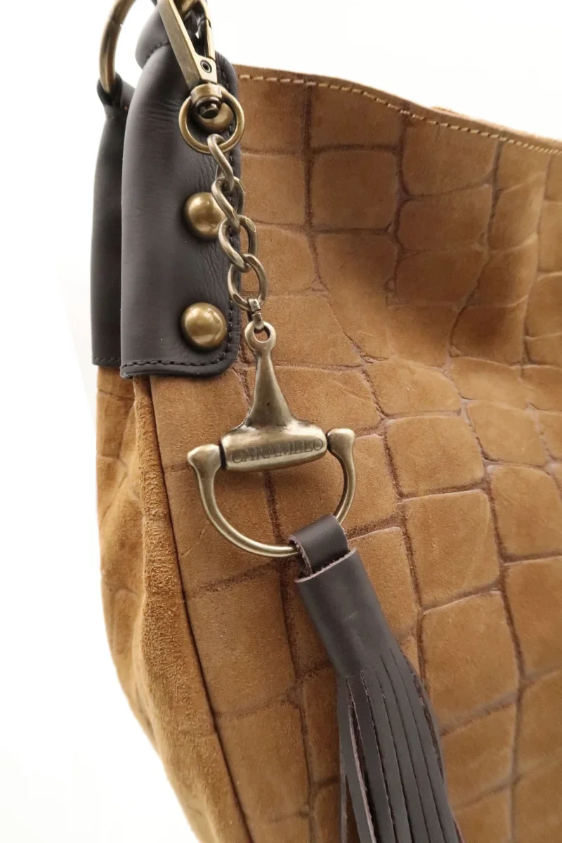 Bolso tipo saco Piel Serraje grabado Coco Caramelo Paola - Imagen 4