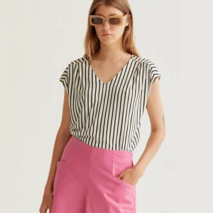 Camiseta con estampado rayas negras de Compañía Fantástica