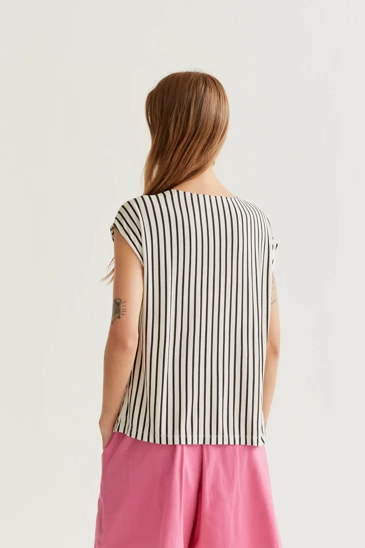 Camiseta con estampado rayas negras de Compañía Fantástica - Imagen 3