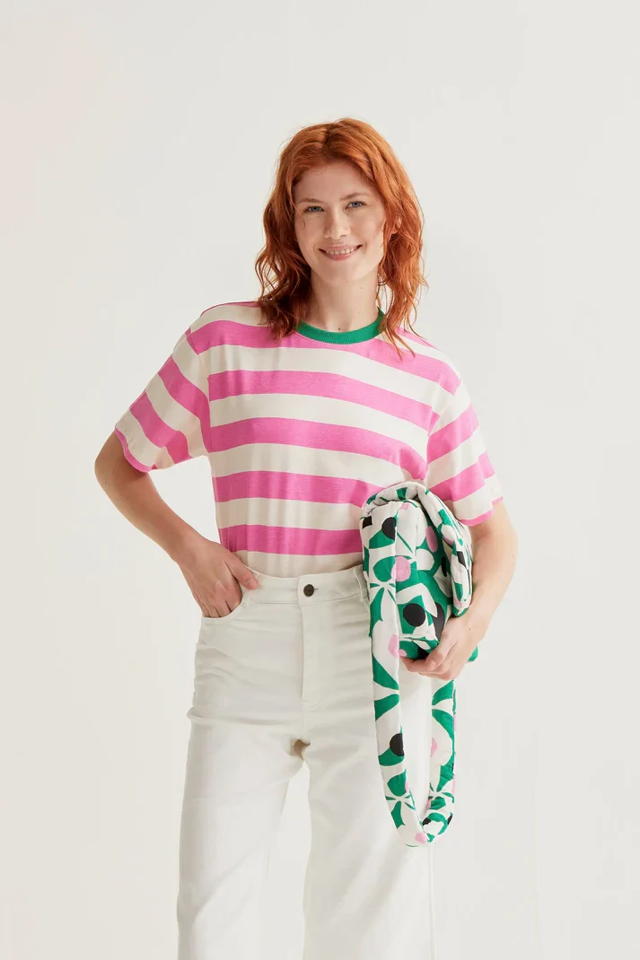 Camiseta con estampado de rayas rosa y blanco Compañía Fantástica - Imagen 2