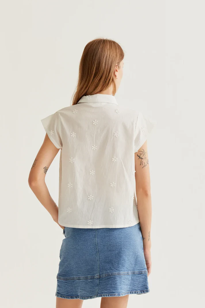 Camisa 100% algodón blanco con bordado floral Compañia - Imagen 3