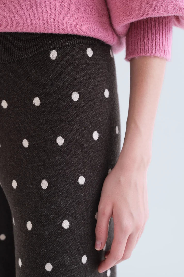 Pantalón verde con estampado de puntos blancos pequeños Compañía Fantástica - Imagen 4