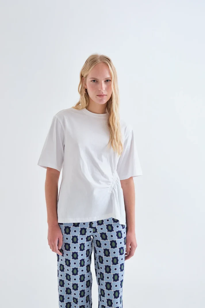 Camiseta blanca 100%algodon Compañía Fantástica - Imagen 2