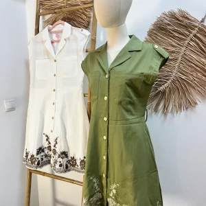 Vestido corto bordado flores bajo