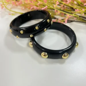 Brazalete tachuelas