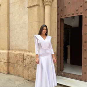 Vestido blanco con volante