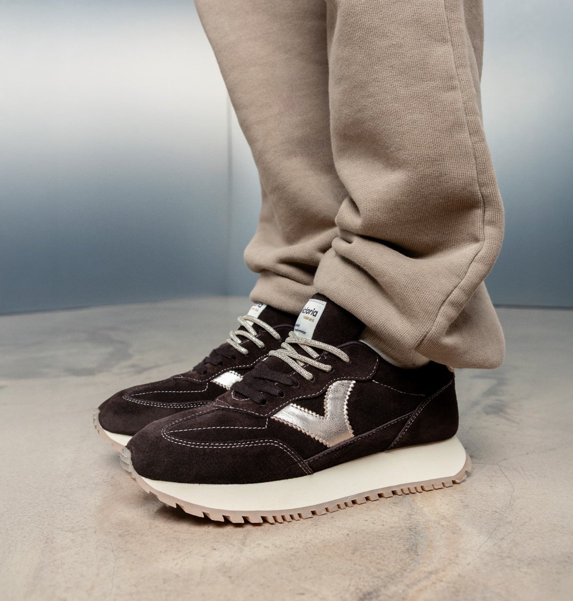 Deportiva Viento Serraje Marrón Chocolate Victoria - Imagen 7