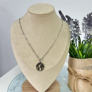 Collar mundo