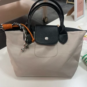 BOLSO ASAS DETALLE BOTON PEQUEÑO