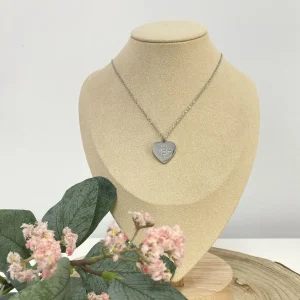 Collar corazón-ojo