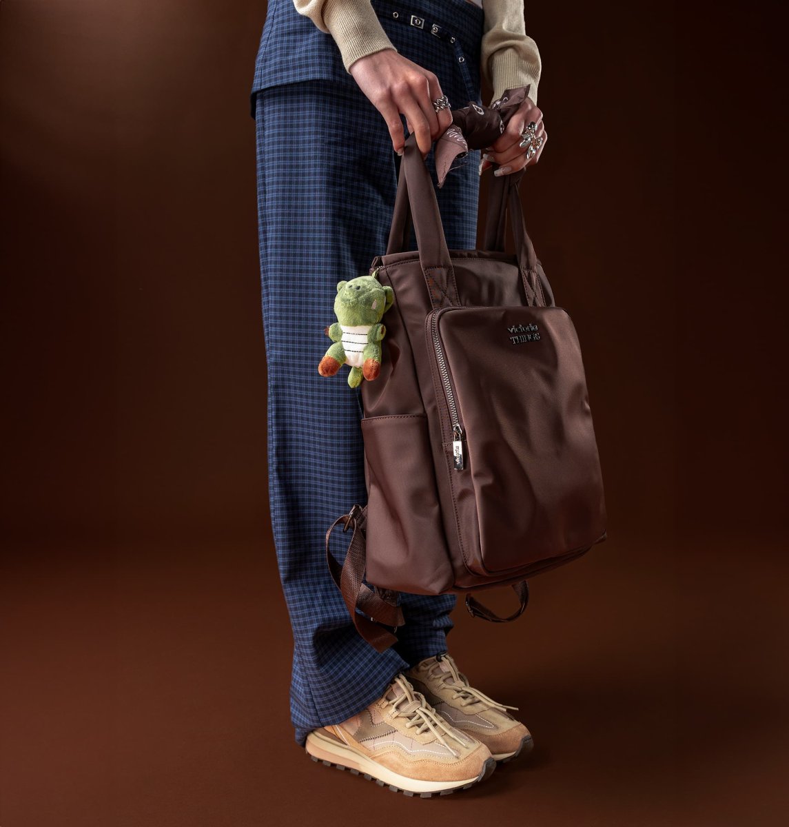 Mochila Nylon y Bandana Marrón Chocolate Victoria - Imagen 6
